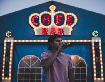 第九区小说：探索异世界的奇幻冒险与人性考验